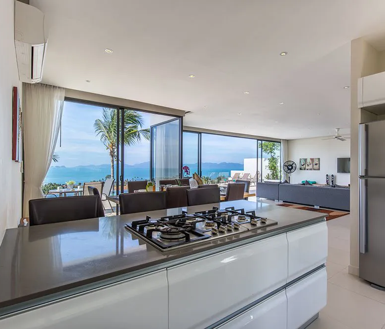 6 bedroom villa with panoramic Sea views