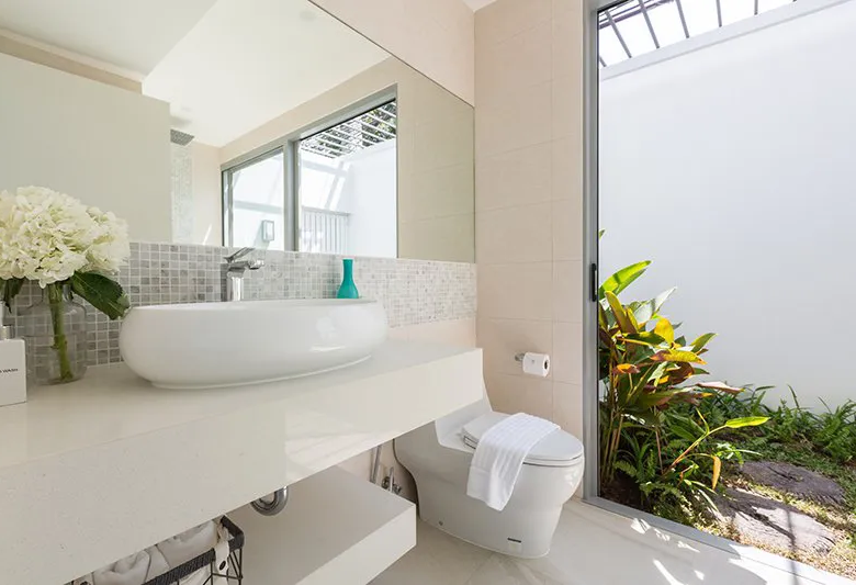 4 + 1 bedroom beach front villa