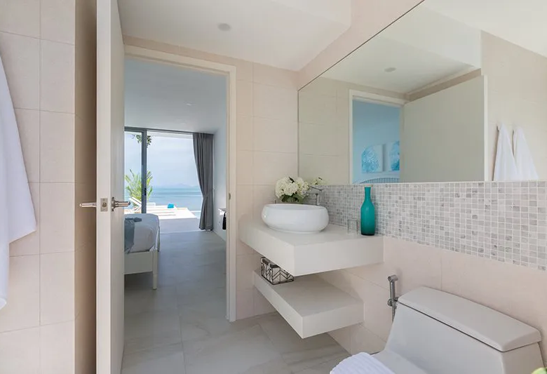 4 + 1 bedroom beach front villa