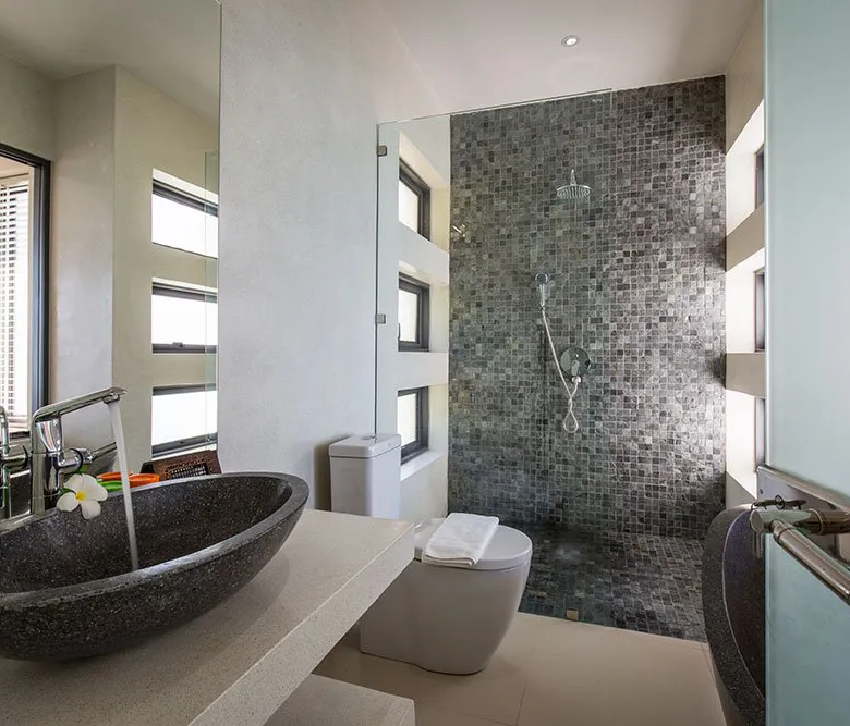 6 bedroom villa with panoramic Sea views