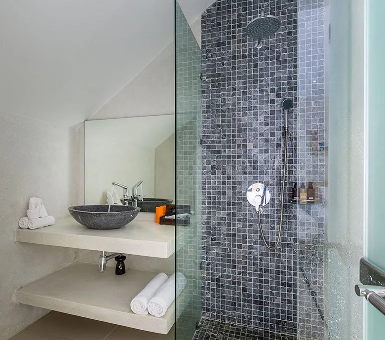 6 bedroom villa with panoramic Sea views