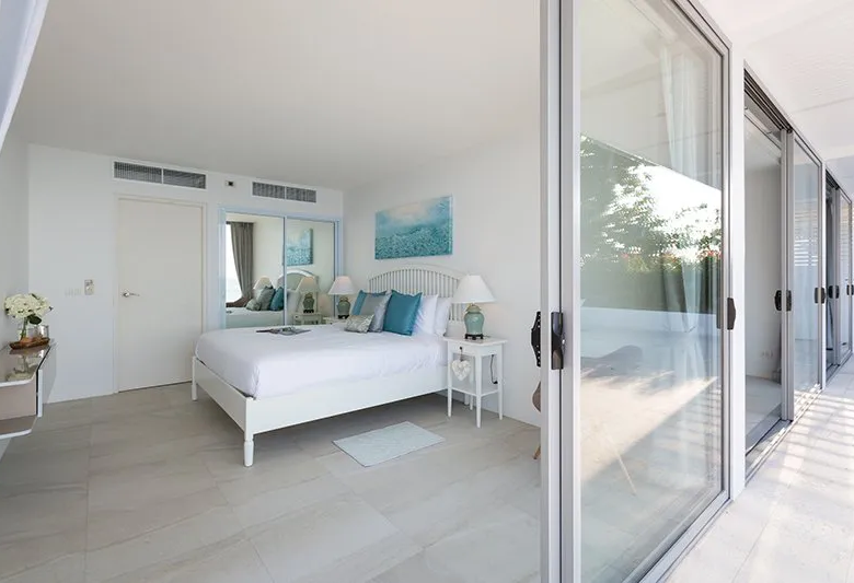 4 + 1 bedroom beach front villa