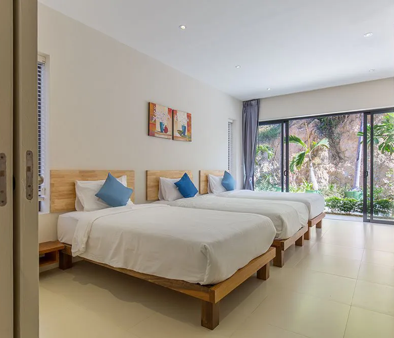 6 bedroom villa with panoramic Sea views