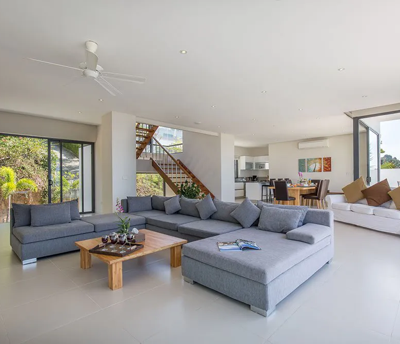 6 bedroom villa with panoramic Sea views