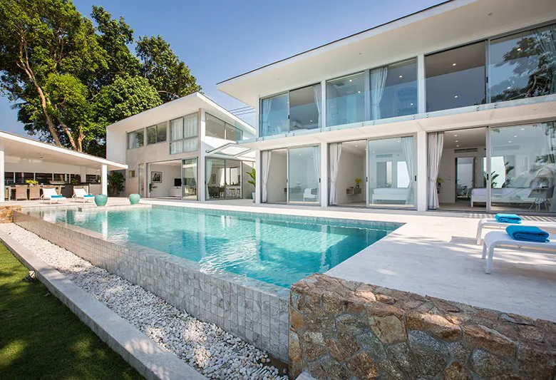 4 + 1 bedroom beach front villa