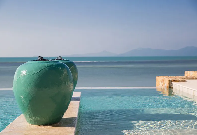 4 + 1 bedroom beach front villa