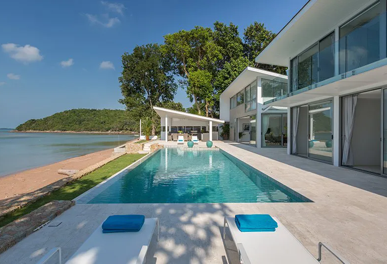 4 + 1 bedroom beach front villa