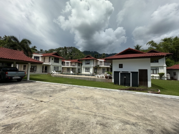 Five 3 bedroom villas for sale