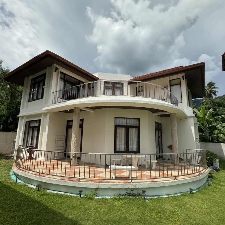 Five 3 bedroom villas for sale