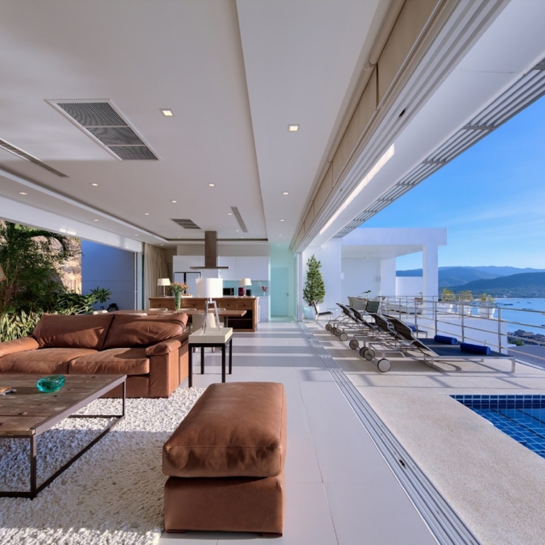 4 Bedroom 4 Bathroom Luxury Villa