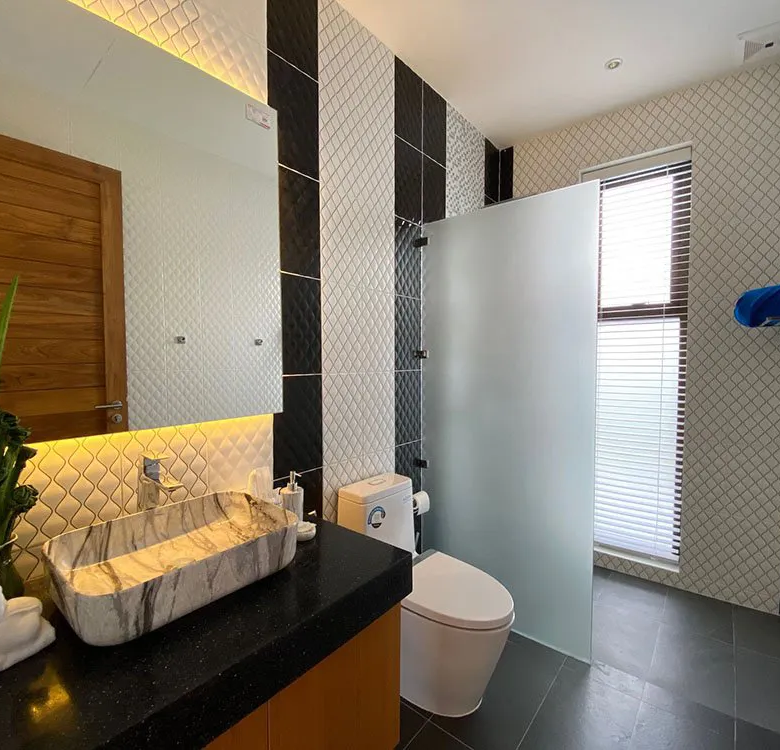 bathroom villa Mae Nam