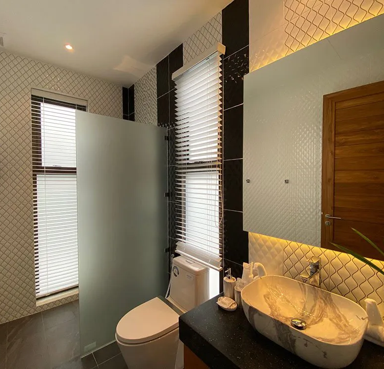 bathroom villa Mae Nam
